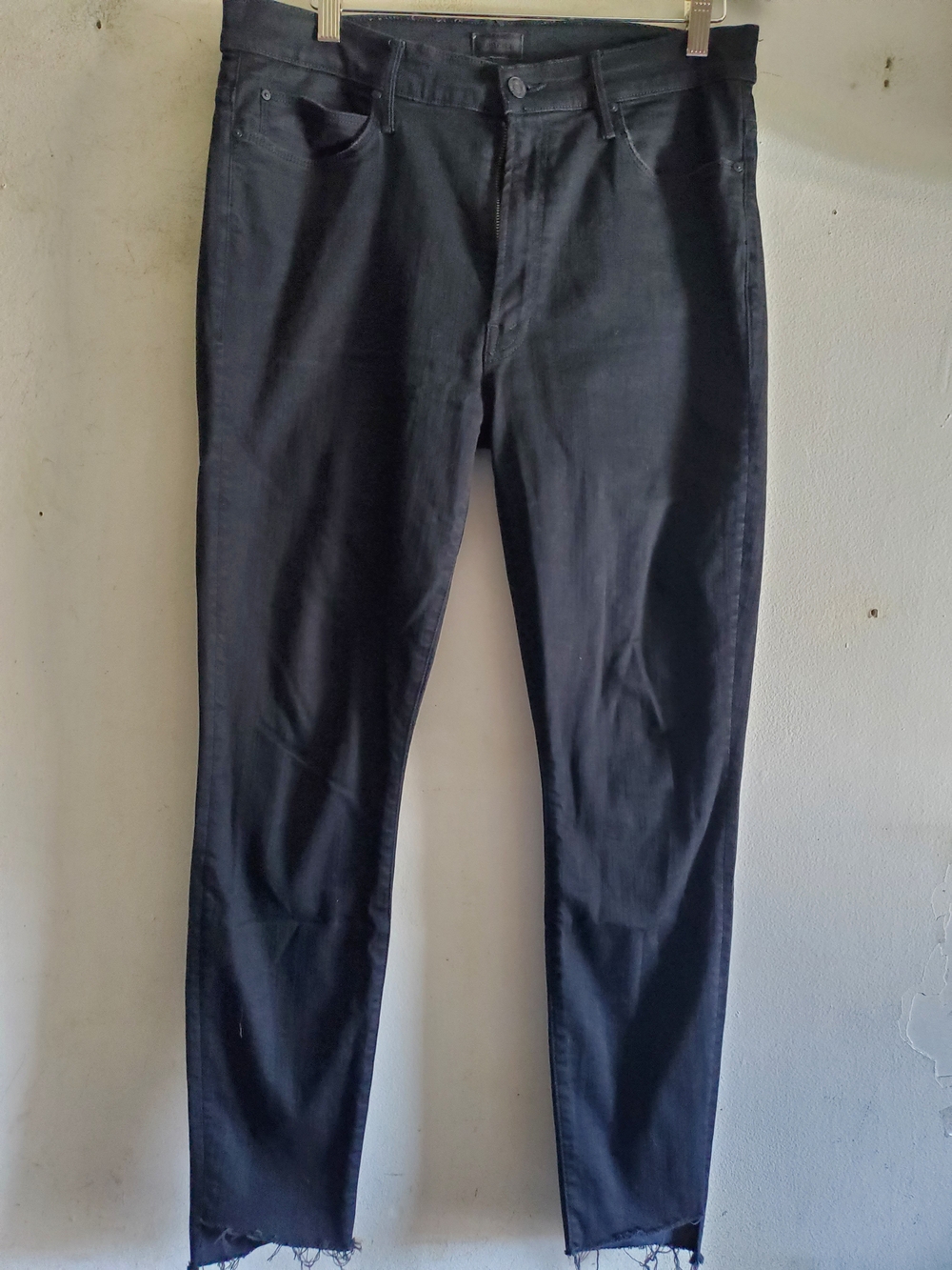 MOTHER Stunner  Zip ankle Fray  Jeans in Black